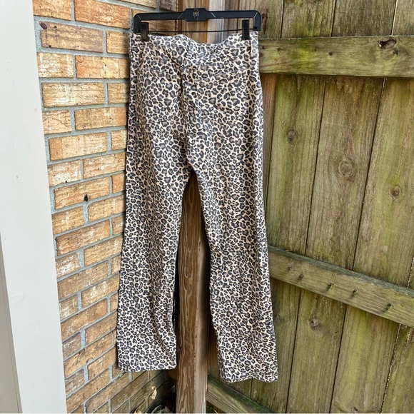 Abercrombie & Fitch Leopard Print High Rise 90s Relaxed Jeans - Picture 4 of 4